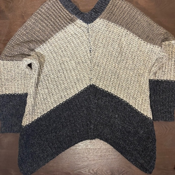 Anthropologie Sweaters - La Fee VERTE, Anthropology V Nect Sweater